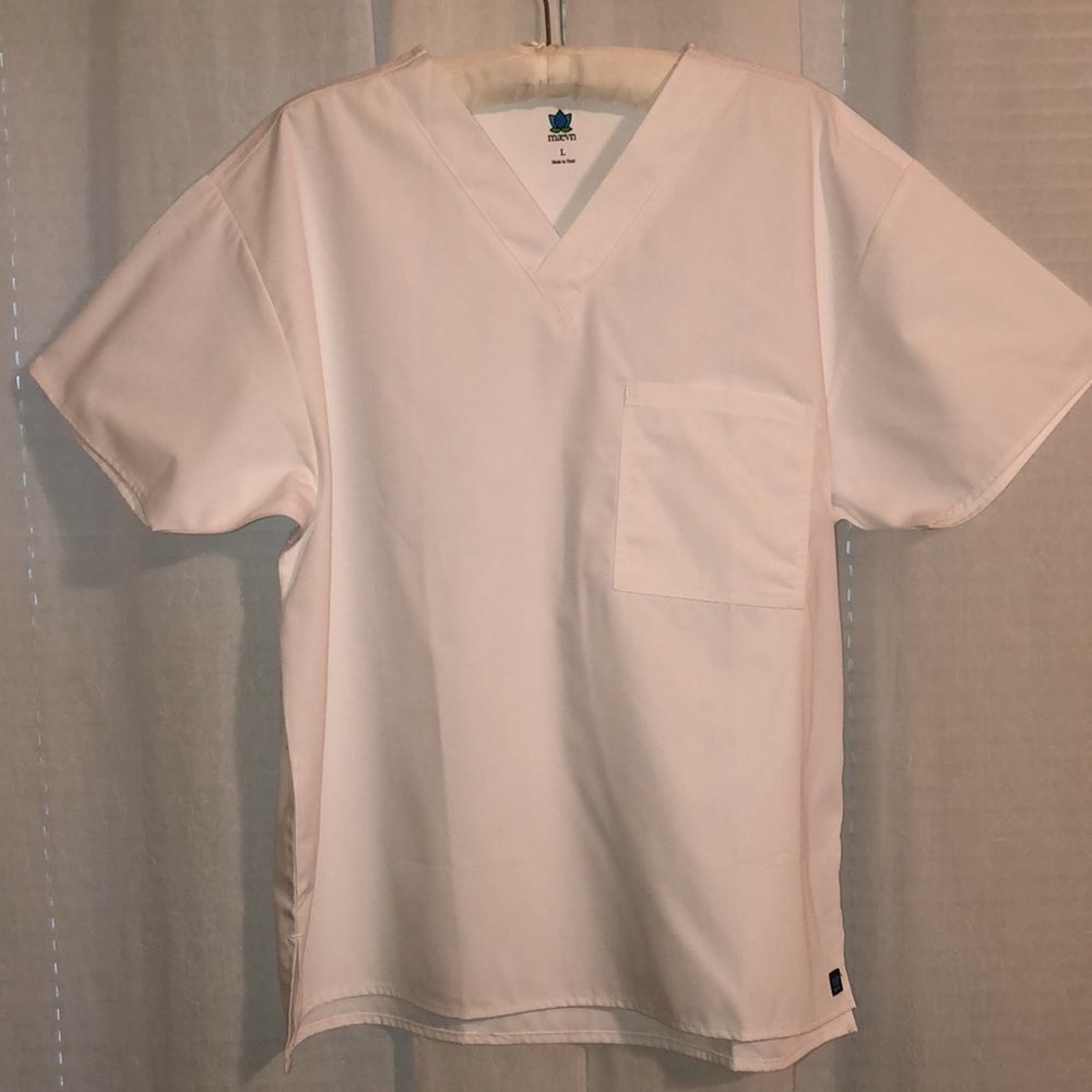 maevn L Men’s White V-Neck Scrub Top